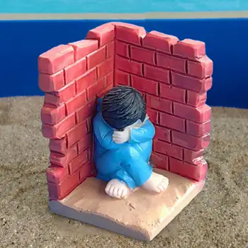Diorama Figura Copil care Plânge în Corner pentru Arhitectura Model de Papusa Casa Decor Fariy Grădină Micro Peisaj Feroviar Seturi
